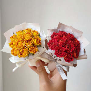 Boîte cadeau de bouquet de roses séchées faites à la main - Cadeau idéal pour un anniversaire ou la Saint-Valentin pour petite amie/ami - Décoration pour grille d'aération de <span class=keywords><strong>voiture</strong></span> - Product Image 3