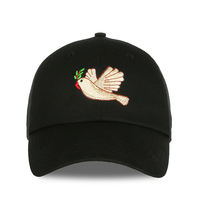 Custom 5-panel zwarte gestructureerde pet met handgestikte borduursels, laser-gesneden perforaties, sneldrogend, baseball pet voor vaders, sport petten