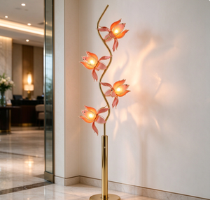 Lampadaire LED sur pied en forme de lotus rose moderne, personnalisé, avec tige dorée, vente en gros, directement de l'usine, pour la décoration de projets - Product Image 1