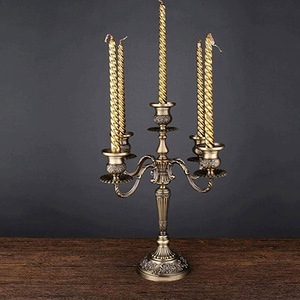 Candelabro a 3 Bracci in Stile Europeo Vintage per Natale Compleanno Matrimonio Feste in Casa, Portacandele Dorato a 5 Bracci - Product Image 4