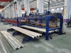 Máquina hidráulica de barandilla de carretera, máquina de formación de rollos de carril protector - Product Image 2