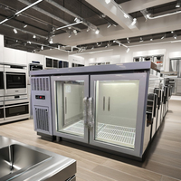 Réfrigérateur commercial à double porte électrique de comptoir avec éclairage LED et vitrine en verre pour le stockage de boissons en restaurant