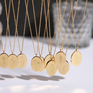 Collar de cadena tipo O con colgante de disco ovalado con letra y flor de nacimiento de 12 meses, chapado en oro de 18 quilates, de acero inoxidable, antideslustre, para mujer - Product Image 2