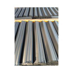 Charbon de bois de qualité supérieure en briquettes, façonné avec expertise pour une chaleur constante, faible teneur en cendres, idéal pour une performance de cuisson durable. - Product Image 1