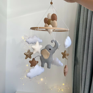 Idée cadeau pour bébé Jouets sur mesure Neutre Fait main Ballons <span class=keywords><strong>Cadre</strong></span> en bois Suspendu Éléphant volant en feutre Mobile pour bébé garçon fille - Product Image 2