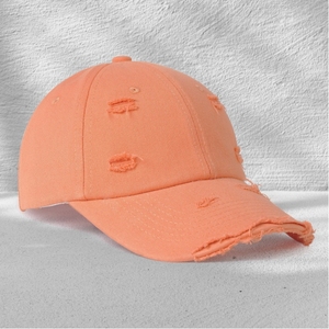 Cappellino da Baseball Trendy con Effetto Usurato, Ricamo Logo Personalizzato, Stile Streetwear, Versatile, Morbido, con Visiera a Becco d'Anatra per Protezione Solare - Product Image 2