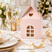 Boîte cadeau de Noël rose de luxe avec poignée et fenêtre en forme de cœur, boîte en papier festif pour emballer des bonbons et des friandises
