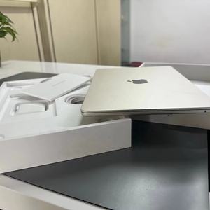 MaKBook Air 13 XT3CH/A M3 8 Go 256 Go 13,6 Pouces 8 Cœurs Graphiques Ordinateur Portable avec Reconnaissance d'Empreintes Digitales et Clavier Rétroéclairé - Product Image 1