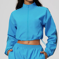 Nouvel ensemble de survêtement 2 pièces pour femme : veste courte zippée à manches rayées et short élastique pour la gym et le streetwear