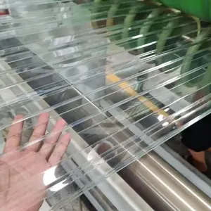 Vente en gros tuiles de toiture 1mm 2mm feuille de polycarbonate ondulée transparente bloquant les uv