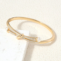 Bracelet de luxe exquis en strass, design croix en or, bracelet jonc avec breloque diamant, bracelet tennis pour femme