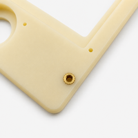 Fabricant de pièces OEM personnalisées en laiton, plaques de couverture de panneau en plastique ABS beige usinées CNC, inserts en laiton