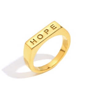 Anillo largo con letras en inglés chapado en oro de 18 quilates de acero inoxidable, nuevo diseño de nicho de Europa y América, accesorio de moda único - Product Image 6