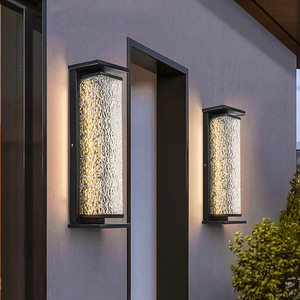 Lampe murale extérieure en alliage d'aluminium avec diffuseur en verre trempé, lumière blanc chaud doux 2700K, étanche, alimentée par énergie solaire, LED, garantie 10 ans - Product Image 2