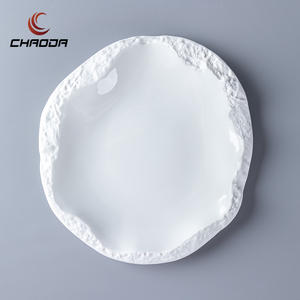 Assiettes chargeur en céramique de 6.7 pouces avec texture de surface de roche plats blancs en porcelaine fine pour assiettes décoratives en céramique de <span class=keywords><strong>restaurant</strong></span> - Product Image 2