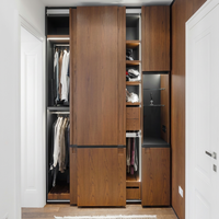 Armoire sur mesure avec portes coulissantes pour chambre à coucher