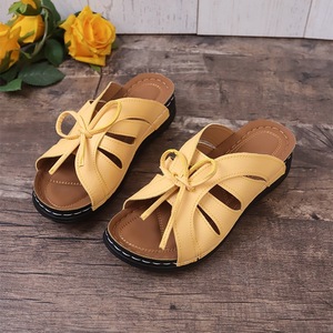 Mules jaunes pour femmes à nœud papillon, à brides découpées, à bout ouvert, à talon compensé bas, confortables, à semelle souple, légères et antidérapantes - Product Image 1