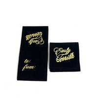 Pochette d'emballage rose en suède noir avec logo doré personnalisé, mini enveloppe à rabat et broche anneau