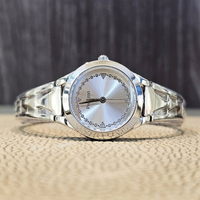 Montre à quartz pour femme, argentée, avec anneau de diamants simple, bracelet en acier inoxydable fin, cadran transparent, pour le quotidien, les loisirs, la mode et le luxe
