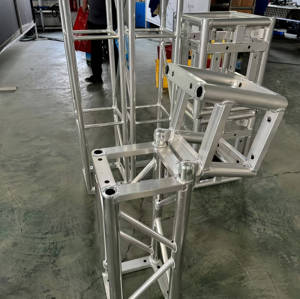 <span class=keywords><strong>Prix</strong></span> usine en alliage d'aluminium Truss Stand et Totem Stage Display Square Pattern Dj Events Lighting Frame Fauteuil roulant <span class=keywords><strong>Rampe</strong></span> - Product Image 1
