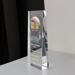 Trofeo in Cristallo Personalizzato con Scultura, Stampa a Colori e Design Triangolare Stereoscopico per Premiazioni - Product Image 6