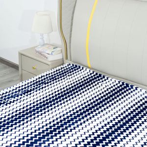 Manta de forro polar Sherpa suave tamaño Queen, mantas ligeras y acogedoras con patrón de ondas decorativas adecuadas para uso en todas las estaciones - Product Image 4