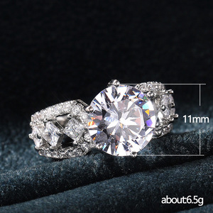 Anello in Cristallo Traforato a Taglio Quadrato per Donne, Elegante Accessorio Moda per Uso Quotidiano e Feste - Product Image 5