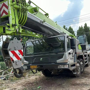 Grúa sobre camión Zoomlion de 70 toneladas, bien mantenida, certificada por la EPA, confiable para trabajos en sitios de ingeniería. - Product Image 1