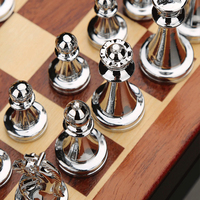Ensemble de figurines d'échecs en laiton avec logo personnalisé, pièces d'échecs roi, reine, cavalier, pion, forme personnalisée, échecs pour cadeaux d'entreprise, collectionneurs