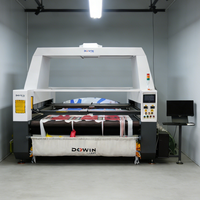 Machine de découpe laser CO2 automatique grand format 100W à refroidissement par eau pour tissus, impression par transfert AI PLT, sublimation, vêtements de sport
