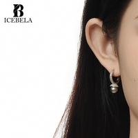 Style minimaliste S925 Sterling Silver Trendy Ultra-brillant Zircon Géométrique Gris Shell Pearl Hoop Boucles d'oreilles pour les femmes