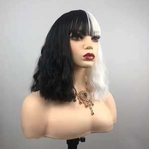 วิกผมยาวหยิกสไตล์คนดัง ยูโร-อเมริกัน สีดำขาว สำหรับคอสเพลย์ Cruella ในวันฮาโลวีน ปรับขนาดได้ ทนความร้อน - Product Image 2