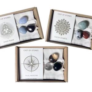 Ensemble de culbutage d'oeufs en cristal avec cartes de signification-Collection de pierres brutes de guérison d'énergie de guérisseur d'or pour la croissance spirituelle - Product Image 1