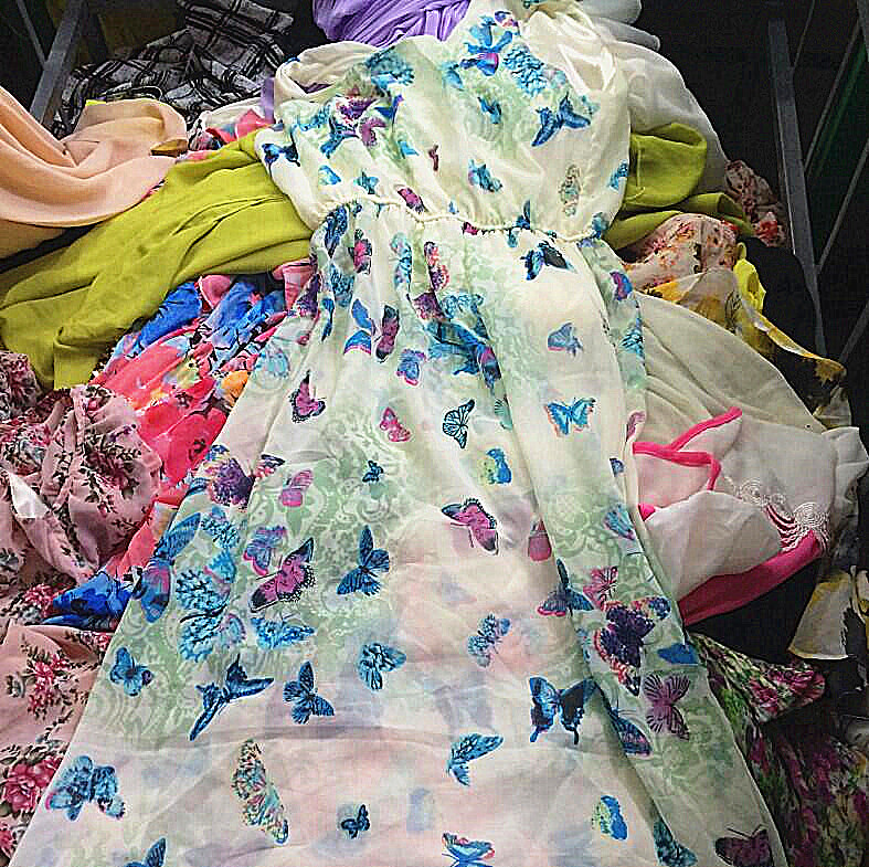 Factory Wholesale Second Hand Summer Clothes Used Ladies Silk Dress Women Clothing