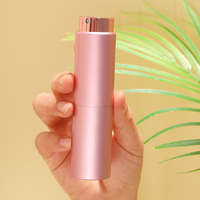 Atomiseur de parfum portable de 20 ml avec bouteille intérieure en verre et coque métallique pour les voyages, rechargeable, logo personnalisé