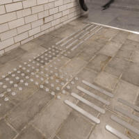 Dalles indicatrices tactiles autocollantes en PVC et acier inoxydable 304/316 pour usage extérieur