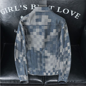 Veste en <span class=keywords><strong>jean</strong></span> délavé et vieilli à imprimé intégral <span class=keywords><strong>Louis</strong></span> Pixel Damier pour homme, style streetwear, avec revers et poches, manteau extérieur en <span class=keywords><strong>jean</strong></span> - Product Image 3