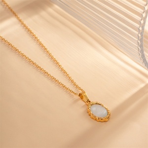 Collier de mode plaqué or avec pendentif coquillage ovale pour la Fête des Mères - Product Image 4