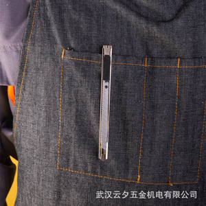 Cuchillo Multiusos Metálico Deli con Bloqueo Automático, Hoja de 132 mm y 9 mm, Acero SK5, Punta de 60 Grados para Cortar Papel y Desempaquetar - Product Image 3