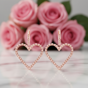 Pendientes colgantes con forma de corazón en oro rosa con cristales de imitación en el contorno para mujer, uso romántico para el día a día - Product Image 2