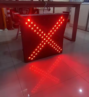 Feux de signalisation routière de haute qualité : feux stop, croix rouge, flèche verte, panneaux de guidage routier lumineux