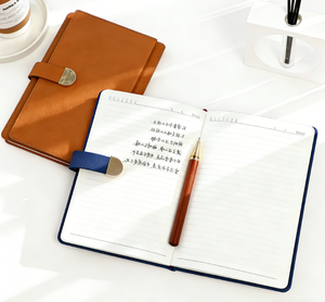 สมุดโน้ตปกหนัง PU ลายลินินขนาด A5 พร้อมตัวล็อค ปั๊มโลโก้ ปกอ่อน สำหรับธุรกิจ ออฟฟิศ และการประชุม - Product Image 1