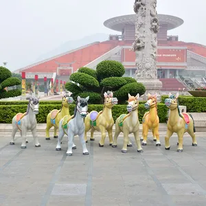 Figurines en fibre de verre <span class=keywords><strong>Blanche</strong></span>-<span class=keywords><strong>Neige</strong></span> <span class=keywords><strong>et</strong></span> <span class=keywords><strong>les</strong></span> <span class=keywords><strong>Sept</strong></span> <span class=keywords><strong>Nains</strong></span> pour l'extérieur, sculptures de personnages de dessins animés pour aménagement paysager de jardin pour Noël - Product Image 3