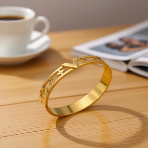 Brazalete de Acero Inoxidable Chapado en Oro Angelina con Letra V, Joyería de Moda Unisex, Regalo - Product Image 4