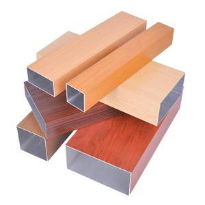 Profilé carré en aluminium grain bois série 6000, 20x20, fabriqué pour les cadres de portes, la décoration intérieure, la pliage et la découpe - Product Image 5