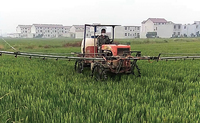 Pulvérisateur à flèche pour tracteur agricole autopropulsé de 500L, 800L, 1000L, 1500L pour le maïs et le riz, à vendre
