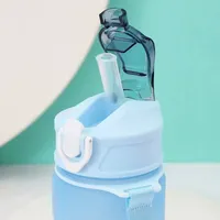Gourde 750 ml à dégradé de couleurs, motif Anime Graffiti, avec paille, pour les jeux Roblox, accessoire quotidien pour étudiants, cadeau d'anniversaire pour garçon