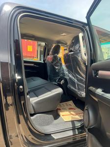 Excellente classe Camionnette Hilux 2.8 L 4x4 double cabine diesel essence prête à l'exportation - Product Image 5