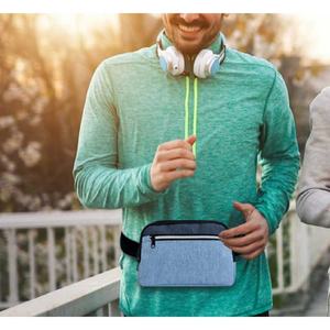 Riñonera de poliéster impermeable con logotipo personalizado de fábrica de Vietnam, con cierre de cremallera, para mujer, para uso exterior y bandolera. - Product Image 4