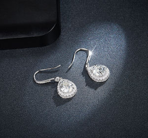 Boucles d'oreilles en argent en forme de poire avec moissanite VVS de la boutique de bijoux Rui Zun Fashion - Product Image 5